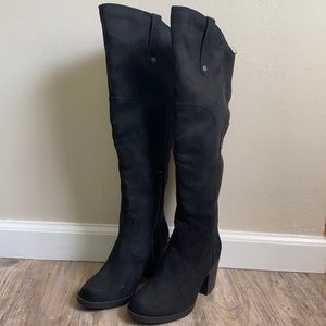 Black Women’s Knew High boots size 7